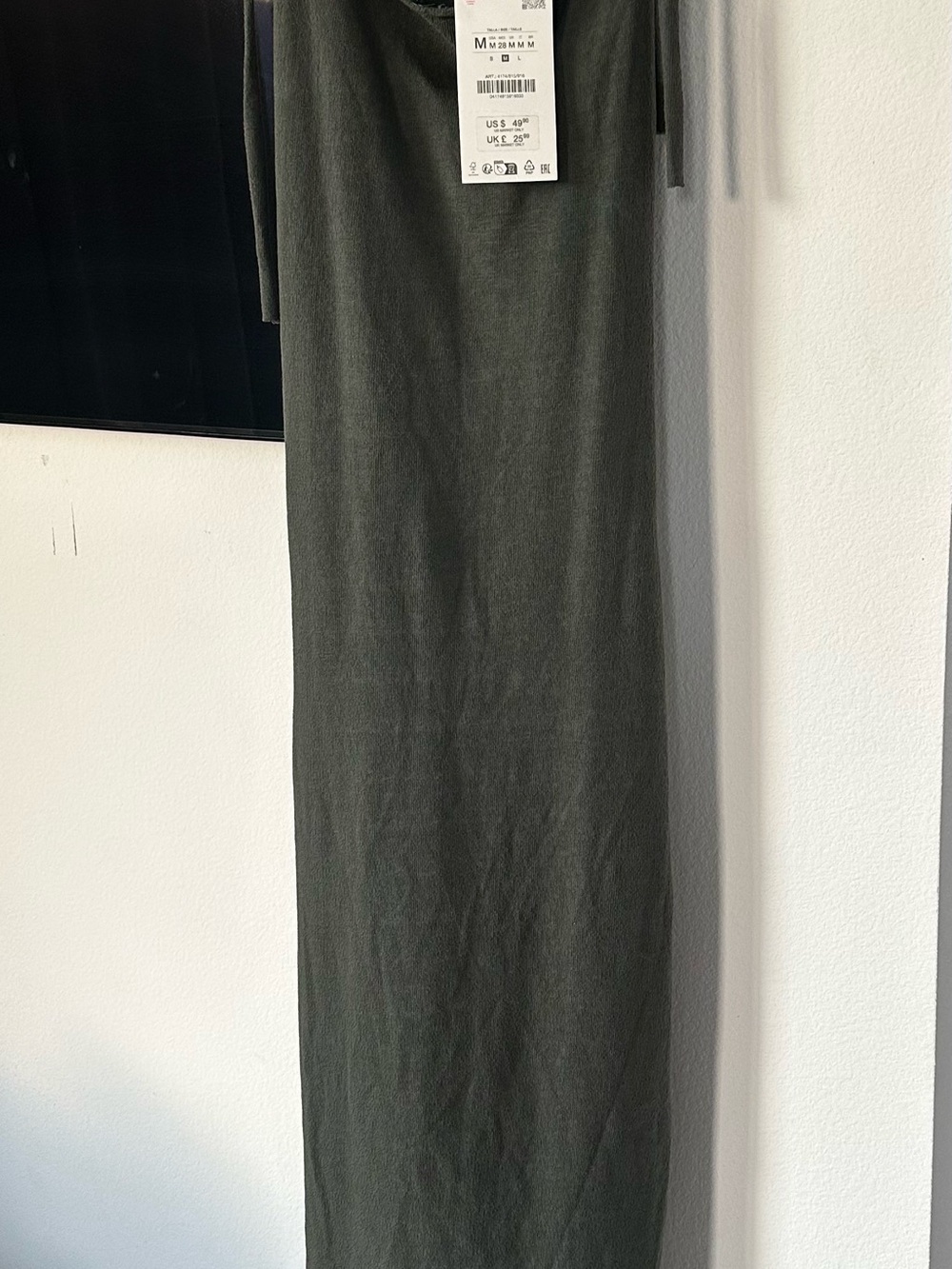 Zara’s NWT Women’s Olive Midi Dress